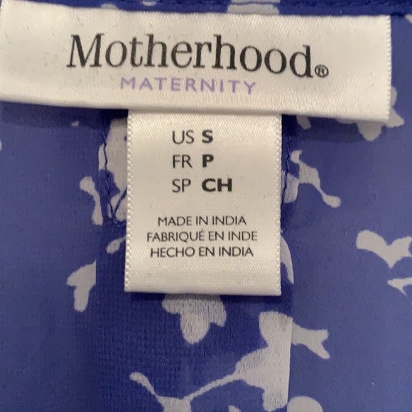 Motherhood Maternity blouse with cami
Size: Small - Picture 2 of 4